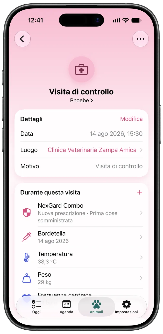 Schermata di dettaglio di una visita veterinaria con esami, vaccinazioni e allegati